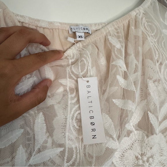 XS NWT Baltic Born Maxi Dress Off White Cream Lace Maxi Guinevere Off Shoulder - Picture 6 of 16